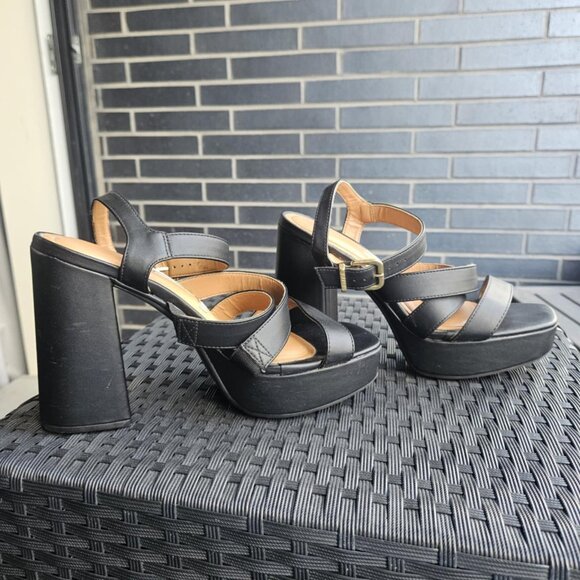 Vizzano Women's 5 Inch Platform Strap Sandal with Gold Buckle Accent Size 9 - Picture 4 of 12